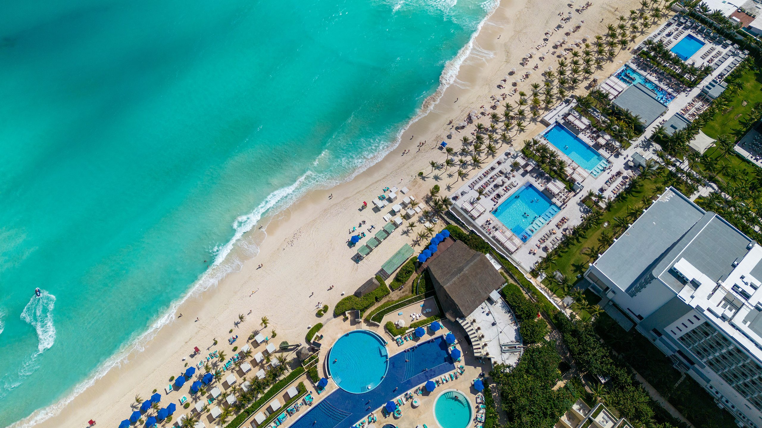 Large destination wedding celebration in Cancún, Mexico